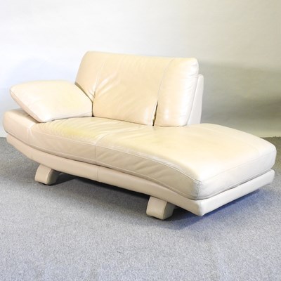 Lot 602 - A modern chaise longue