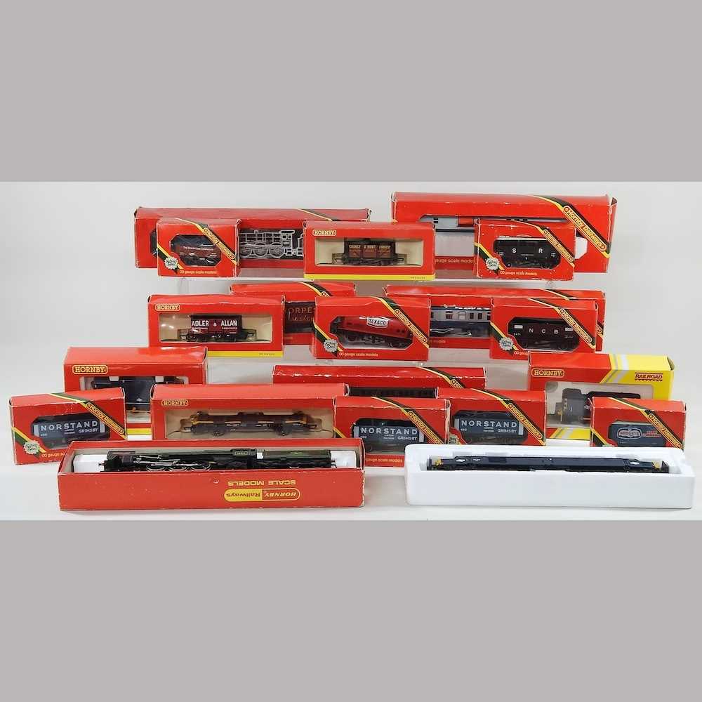 Lot 190 - A collection of toy trains