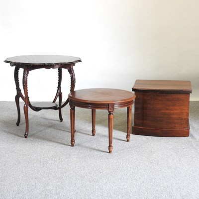 Lot 417 - Two occasional tables and a box