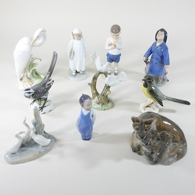 Lot 171 - A collection of figures