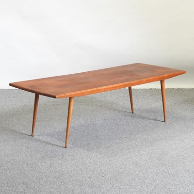 Lot 556 - A coffee table