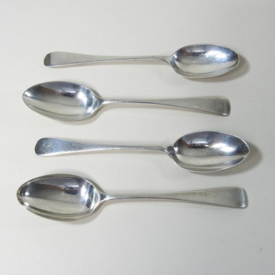 Lot 36 - A collection of teaspoons