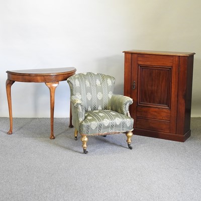 Lot 429 - A chair, cabinet and table