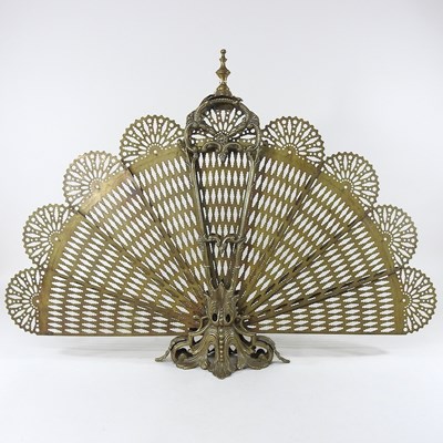 Lot 259 - A fire guard