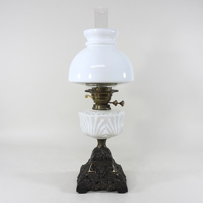 Lot 481 - A oil lamp