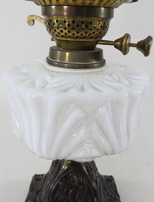 Lot 481 - A oil lamp