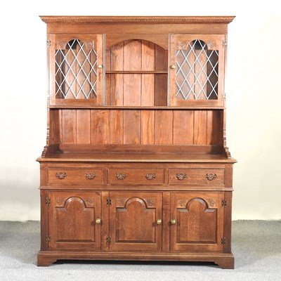 Lot 437 - A reproduction oak dresser