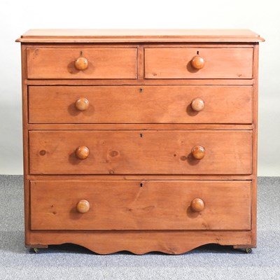 Lot 389 - A pine chest of drawers