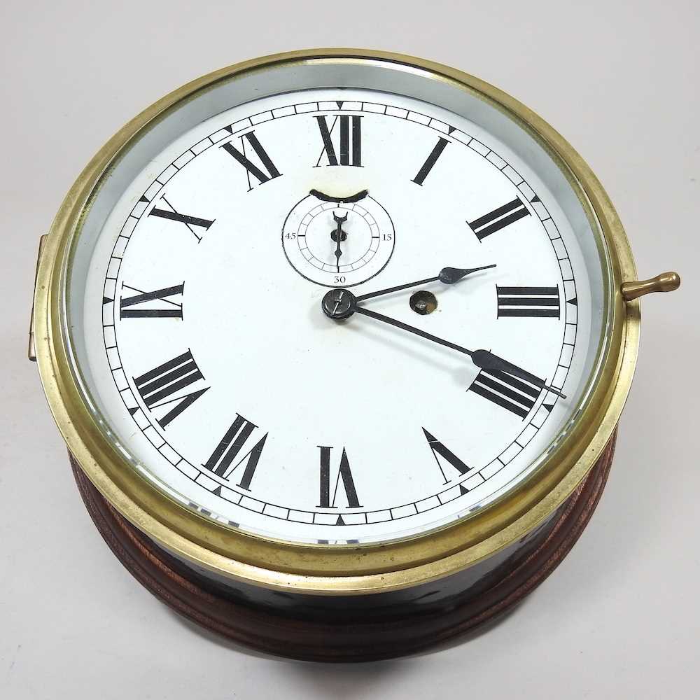 Lot 357 - A ships clock