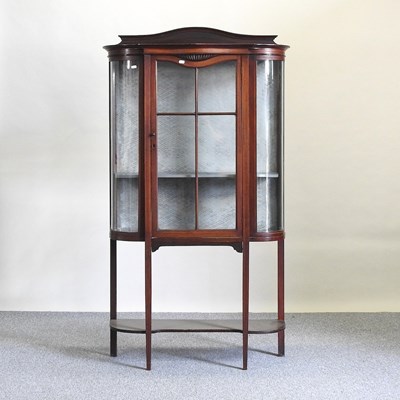 Lot 266 - An Edwardian display cabinet