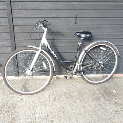 Lot 385 - A ladies bicycle