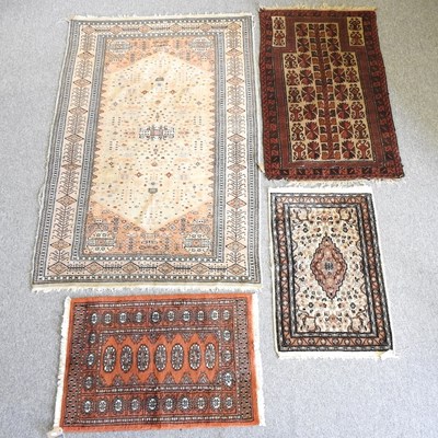 Lot 105 - A collection of rugs