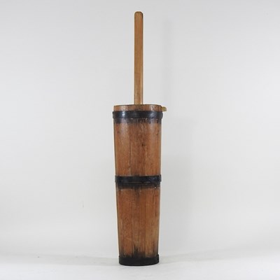 Lot 280 - A butter churn