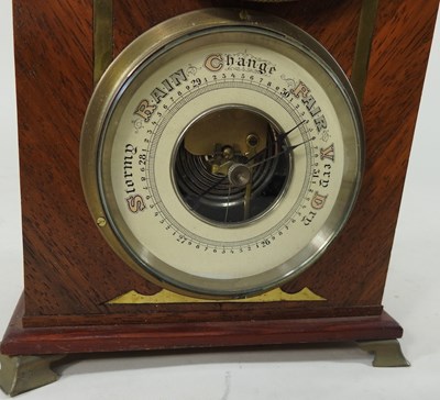 Lot 166 - A mantel clock