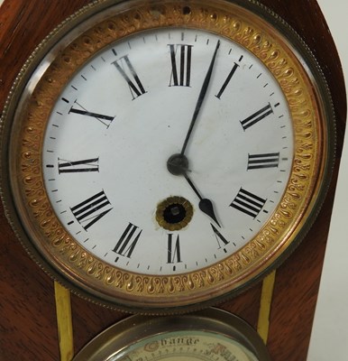 Lot 166 - A mantel clock