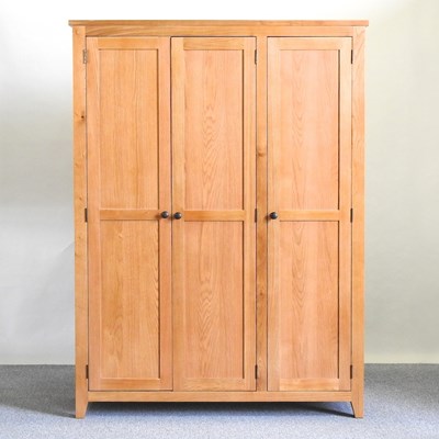 Lot 465 - An oak wardrobe