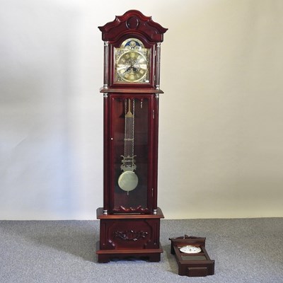 Lot 153 - A modern clock