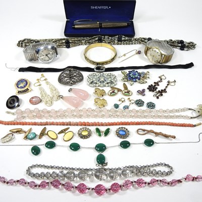 Lot 49 - A collection of jewellery