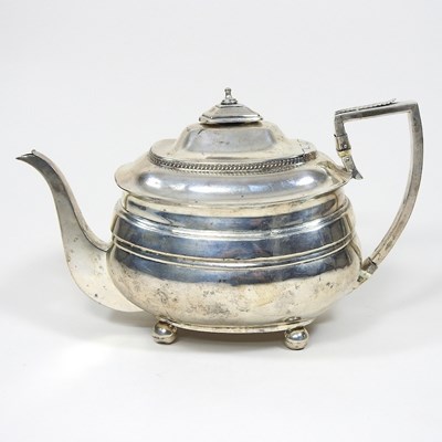 Lot 203 - A George III teapot