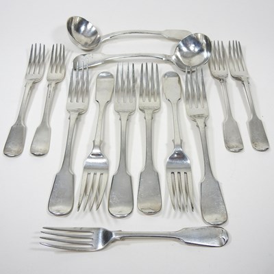 Lot 152 - A collection of cutlery