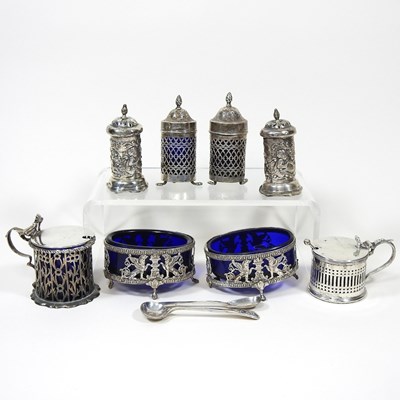 Lot 147 - A collection of silver items