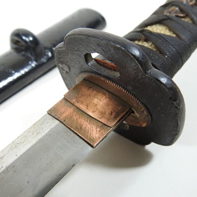 Lot 38 - A Japanese short sword