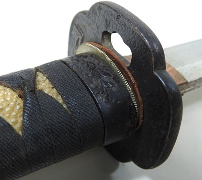 Lot 38 - A Japanese short sword