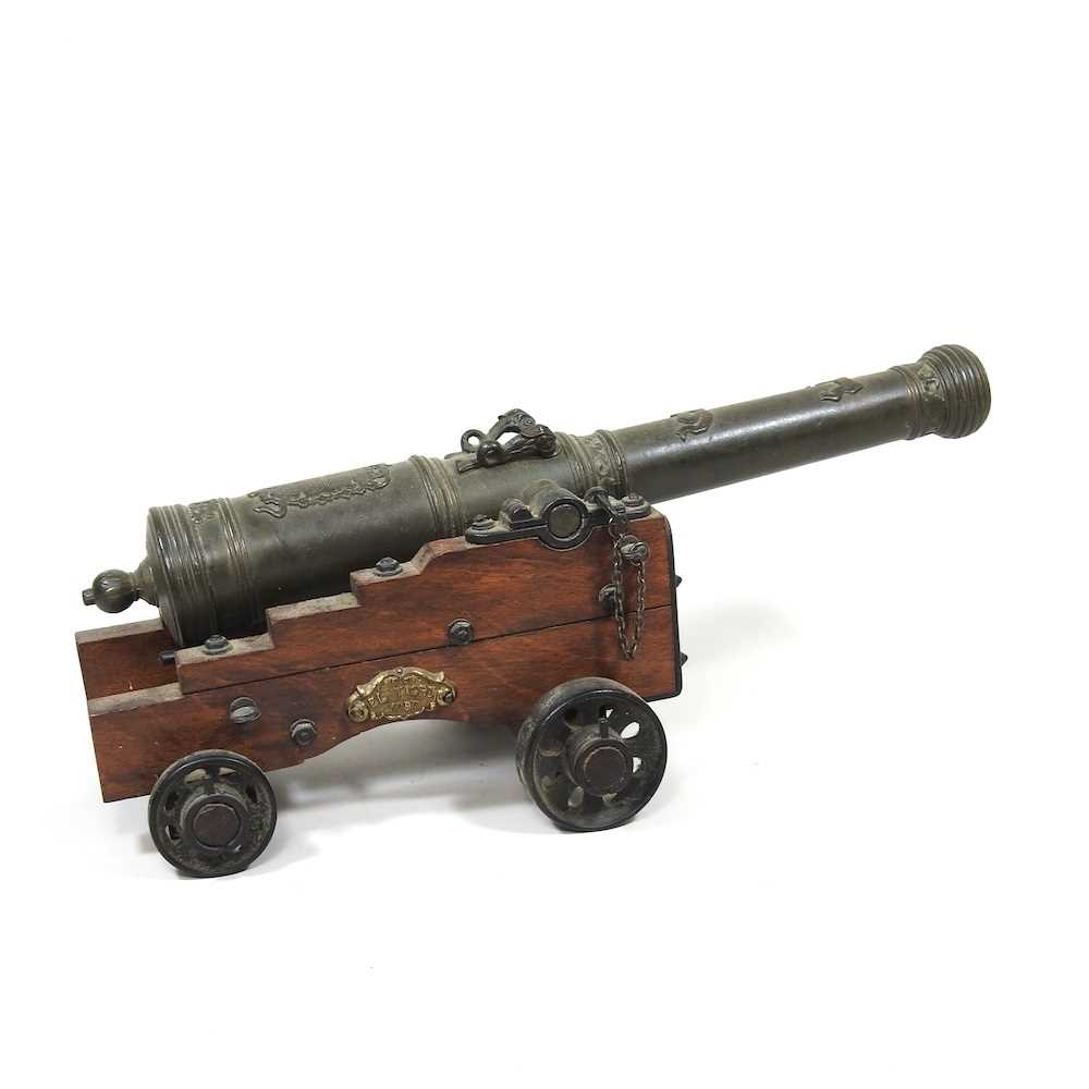 Lot 17 - A replica table cannon