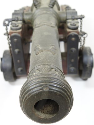 Lot 17 - A replica table cannon