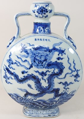 Lot 114 - A modern Chinese blue and white porcelain vase