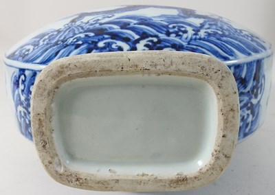 Lot 114 - A modern Chinese blue and white porcelain vase
