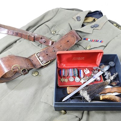 Lot 64 - A collection of military items