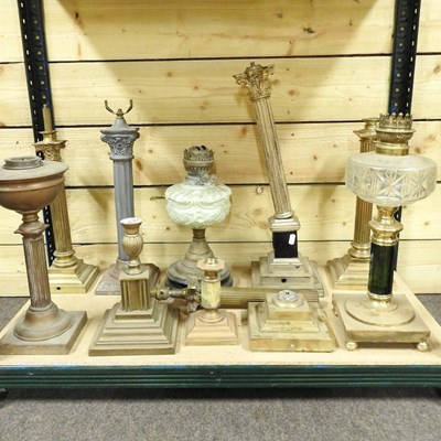 Lot 142 - A collection of oil lamps