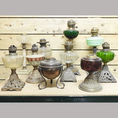 Lot 30 - A collection of oil lamps