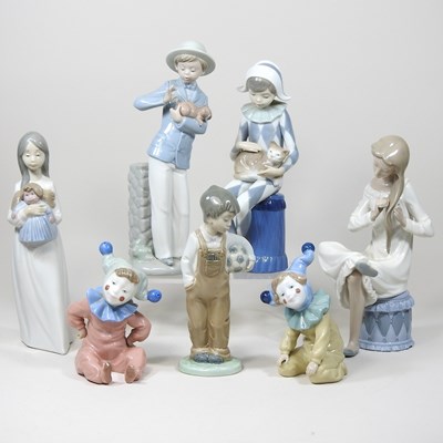 Lot 168 - A collection of Nao figures