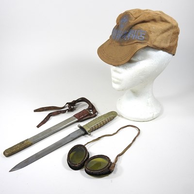 Lot 10 - Chinese military items