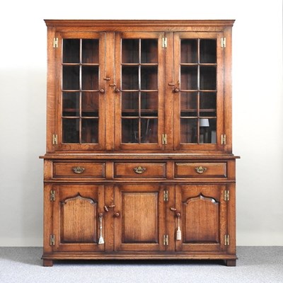 Lot 289 - A Titchmarsh & Goodwin bookcase