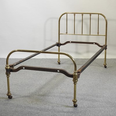 Lot 371 - An early 20th century brass single bedstead