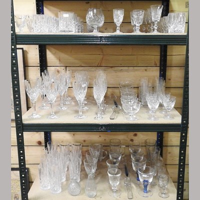 Lot 313 - A collection of glassware