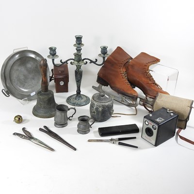 Lot 94 - A collection of items