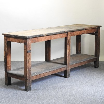 Lot 400 - A pine work bench