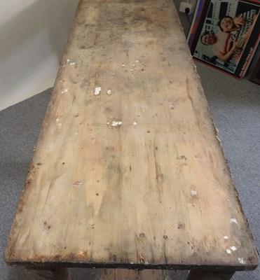 Lot 400 - A pine work bench