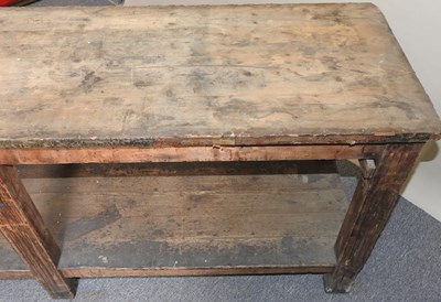 Lot 400 - A pine work bench