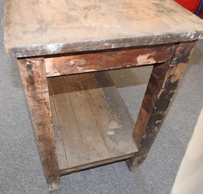 Lot 400 - A pine work bench