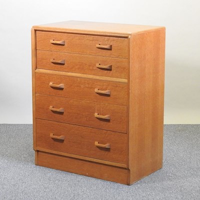 Lot 284 - A chest of drawers