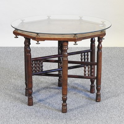 Lot 483 - An occasional table