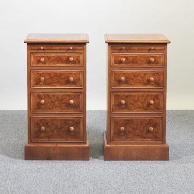 Lot 14 - A pair of bedside chests