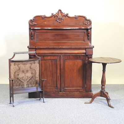 Lot 493 - A chiffonier, screen and table