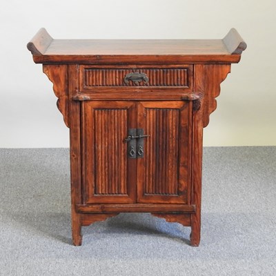 Lot 487 - A Chinese cabinet