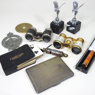 Lot 338 - A collection of items